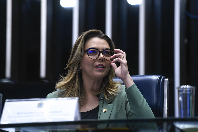 Leila Barros