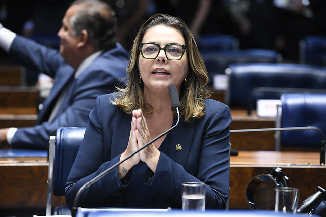 Leila Barros