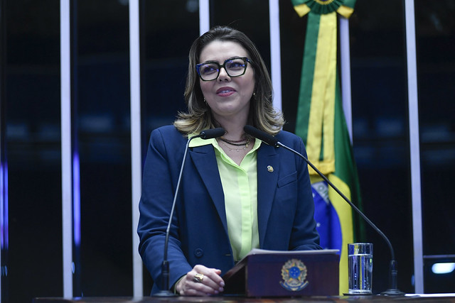 Leila Barros