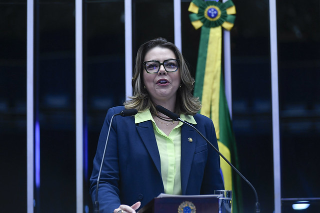 Leila Barros