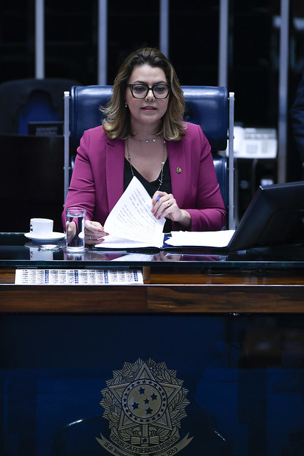 Leila Barros