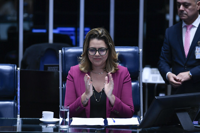 Leila Barros