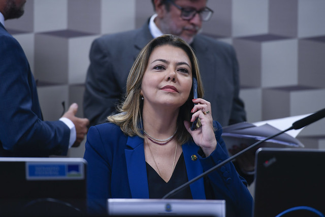 Leila Barros