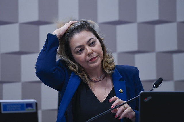 Leila Barros