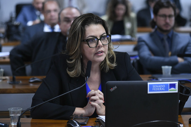 Leila Barros
