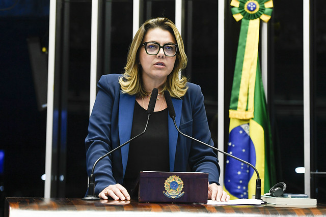 Leila Barros