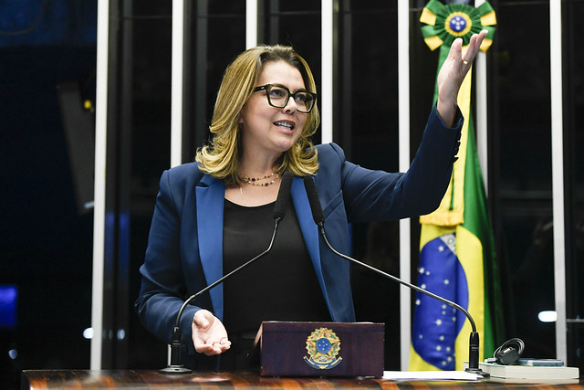Leila Barros