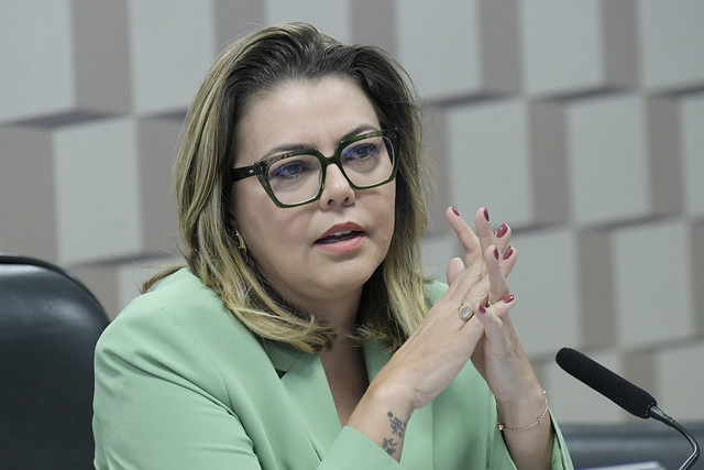 Leila Barros