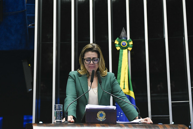 Leila Barros