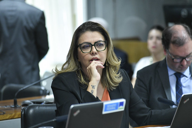 Leila Barros