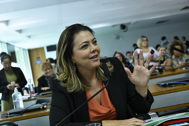 Leila Barros