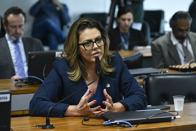 Leila Barros