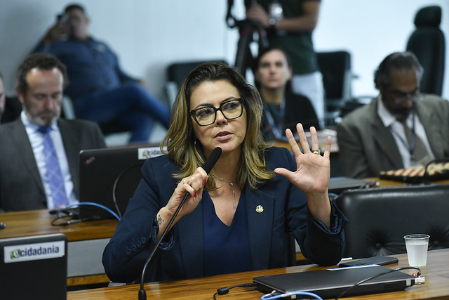 Leila Barros