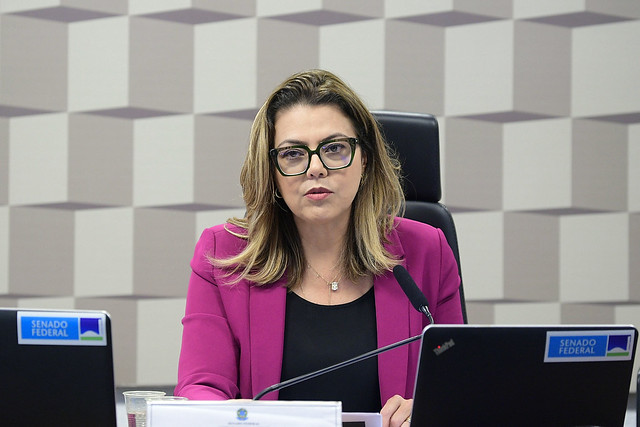 Leila Barros