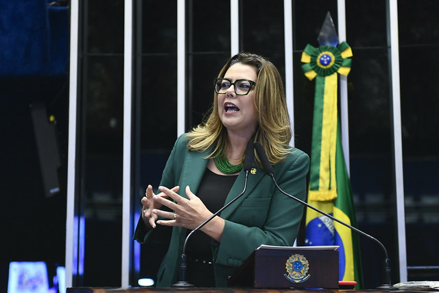 Leila Barros