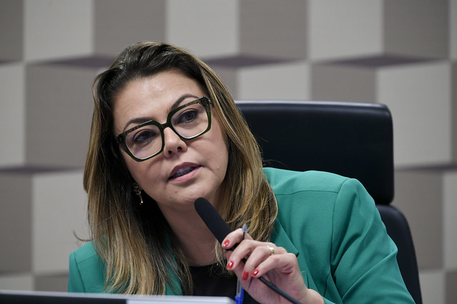 Leila Barros