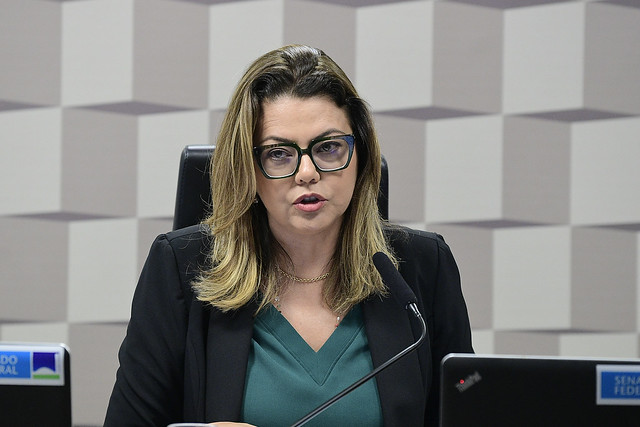 Leila Barros