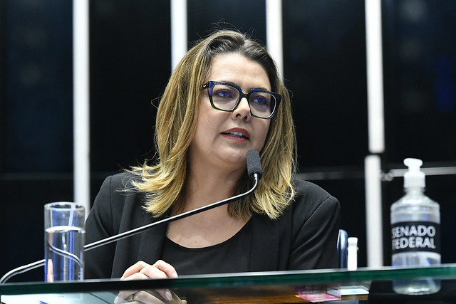 Leila Barros